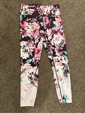 Athleta Sz. M Performance Leggings in beautiful floral print